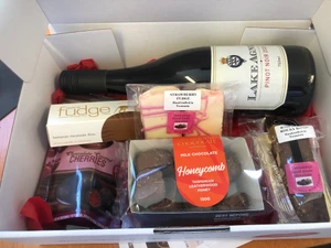 Wine and Chocolate hamper (CH01) 
