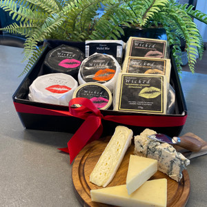Cheese Gift hamper (7 cheeses and fruit paste-WCHX7) Cheese Gift hamper (7 cheeses and fruit paste-WCHX7)