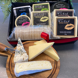 Cheese Gift hamper (6 cheeses, fruit paste, crackers-WCHX6) Cheese Gift hamper (6 cheeses, fruit paste, crackers-WCHX6)