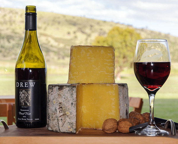 Wicked Vintage Cloth Bound Cheddar 100 -110g