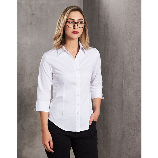 M8030Q WoMens Fine Twill 3/4 Sleeve Shirt