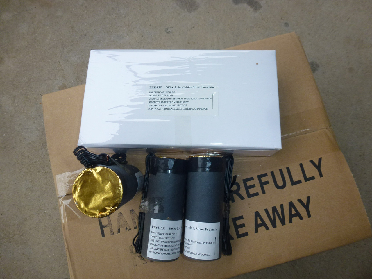 FOUNTAIN- 30 SEC 2.5M GOLD TO SILVER ICE FOUNTAIN W/ 2M E-MATCH