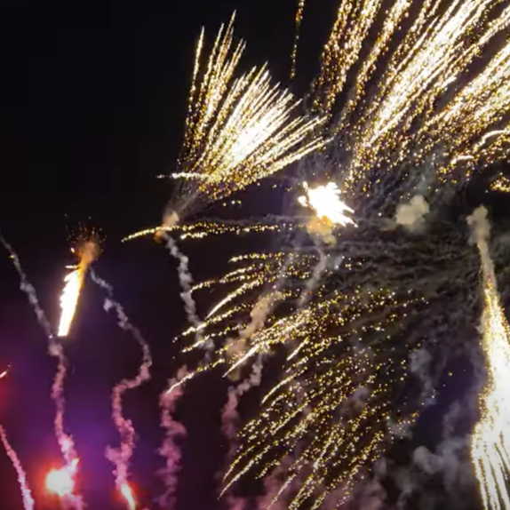 COMPOUND CAKE - 100 SHOT RED COMET TO HORSETAIL