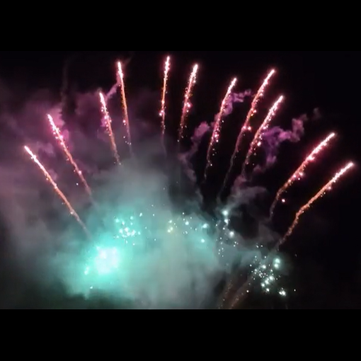 SLICE - 11 SHOT RED STROBE WILLOW COMET W/ GREEN STROBE MINE (C SHAPE)