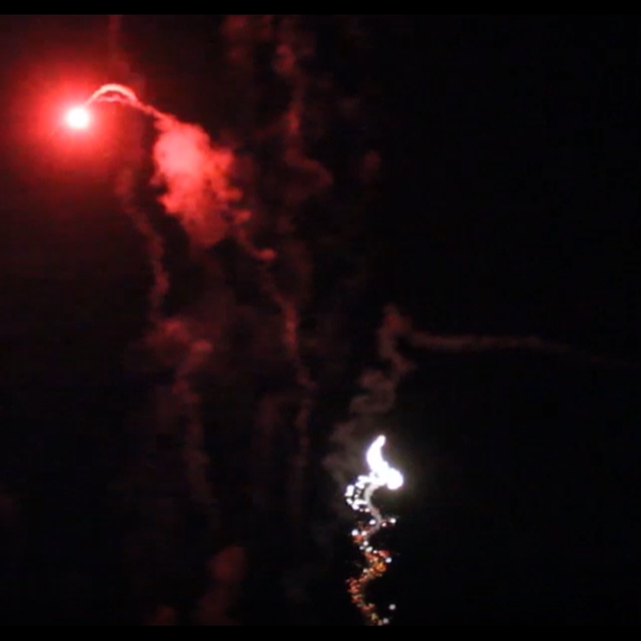 CAKE - 36 SHOT TWO STAGE WHISTLE TO RED FLARE CAKE - 36 SHOT TWO STAGE WHISTLE TO RED FLARE