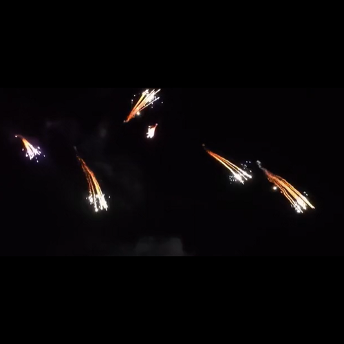 SLICE - 7 SHOT BLUE TAIL SPIT TO SILVER STROBE COMET + BLUE PEONY (FAN)