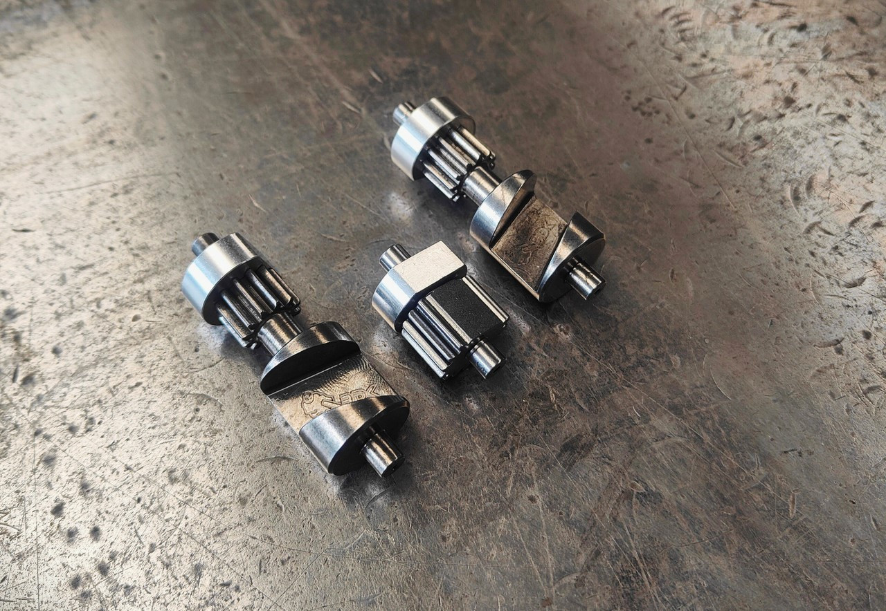 Kawasaki KDX125 F1 1990-99 steel KIPS valves and idler gear with bushes