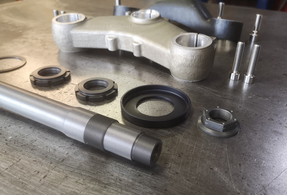 Suzuki TR750 Magnesium Yokes Assembly