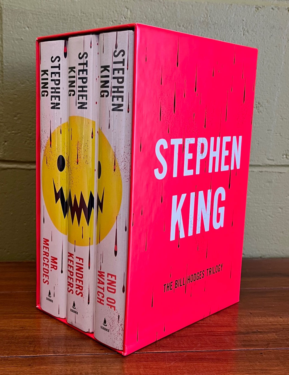 The Bill Hodges Trilogy Stephen King 3 Books Collection Set (Mr Mercedes,  Finders Keepers, End of Watch): 9781444749007: : Books