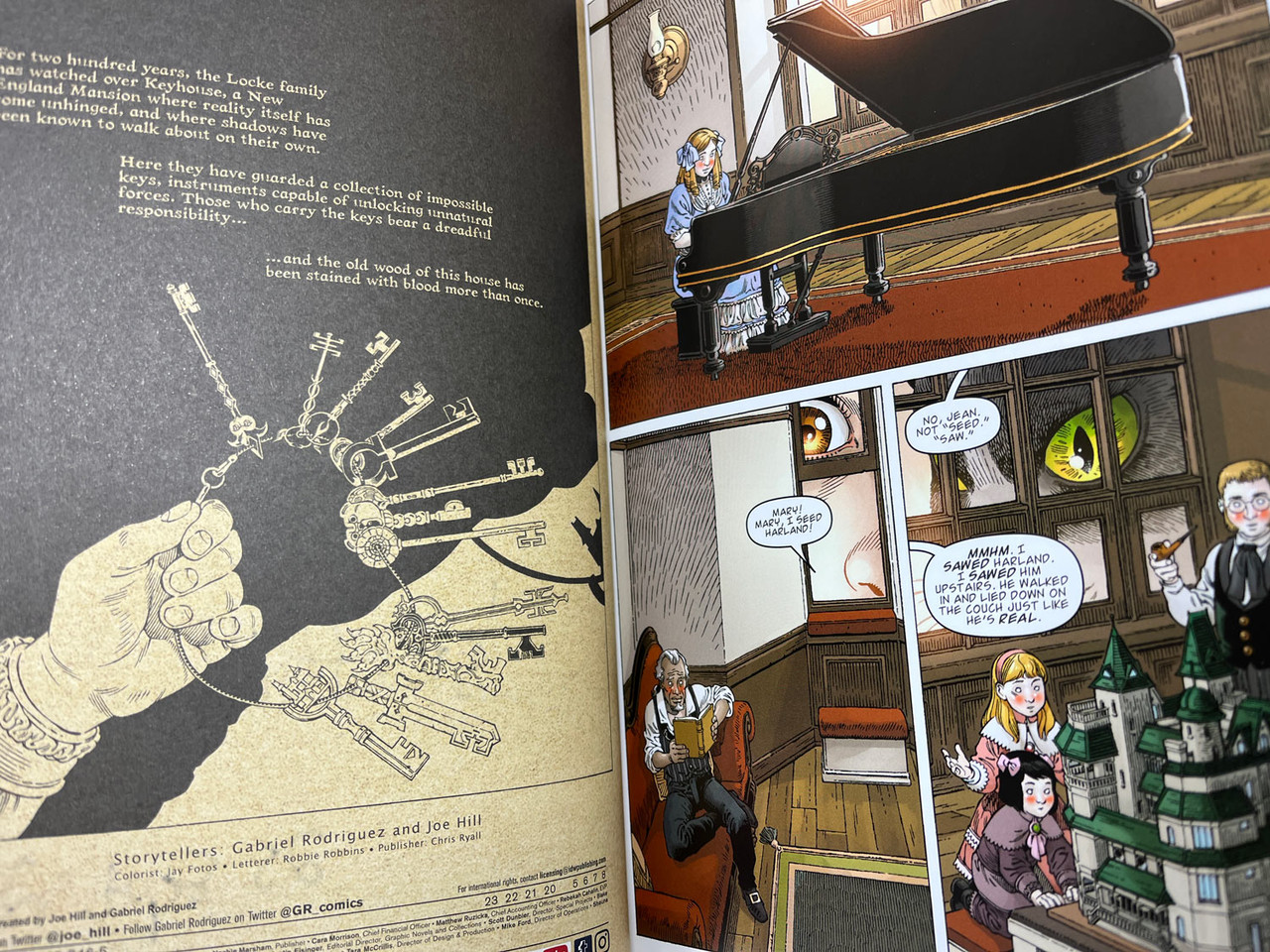Joe Hill "Locke & Key: Small World" Signed Hardcover Graphic Novel [Fine]