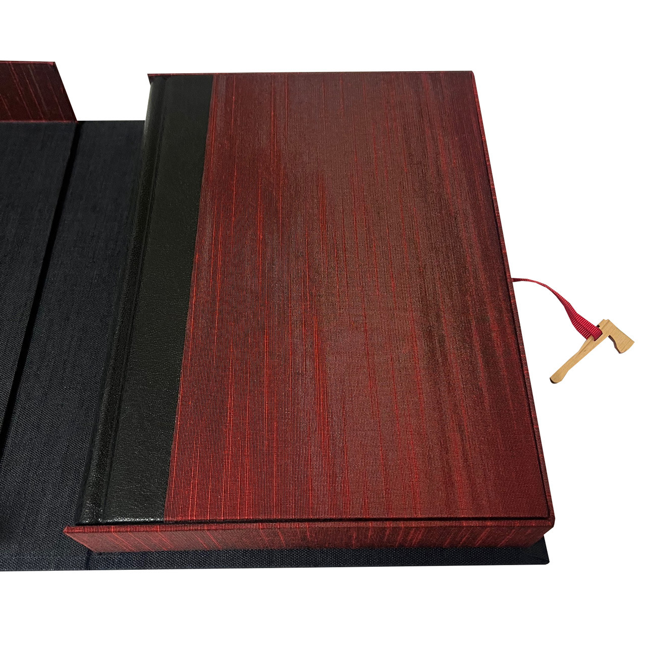 Stephen King "Misery" Signed Limited Edition No. 152 of 200 w/Publisher Bonus Items [Very Fine]