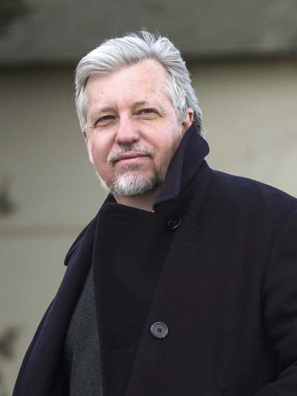Dan Simmons 