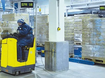 Insulated freezer clothing worn in a cold work environment