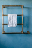 Porte-serviettes chauffant mural "Oxford" de Kenny & Mason, illustrant son design classique et sa fabrication en laiton massif.