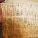 Tapis de raphia naturel tissé à la main en rouleau, vue d'ensemble
