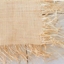 Tapis de raphia naturel tissé à la main en rouleau, vue d'ensemble