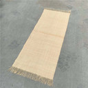 Tapis de raphia naturel tissé à la main en rouleau, vue d'ensemble