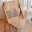Chaise avec dossier en rotin naturel fraîchement cannissé, projet DIY