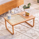Table en rotin naturel fraîchement cannissé, projet DIY