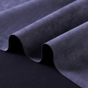 Gros plan sur la texture douce et l'élasticité du tissu suedette adhésif pour auto et DIY
