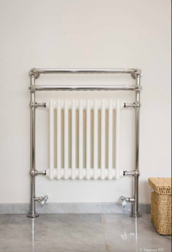 Radiateur mural "The Heater" de Kenny & Mason, illustrant son design classique et sa fabrication en laiton massif.