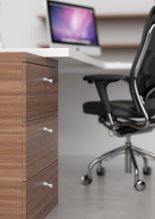 Une image du bouton en zamak installé sur un tiroir de bureau