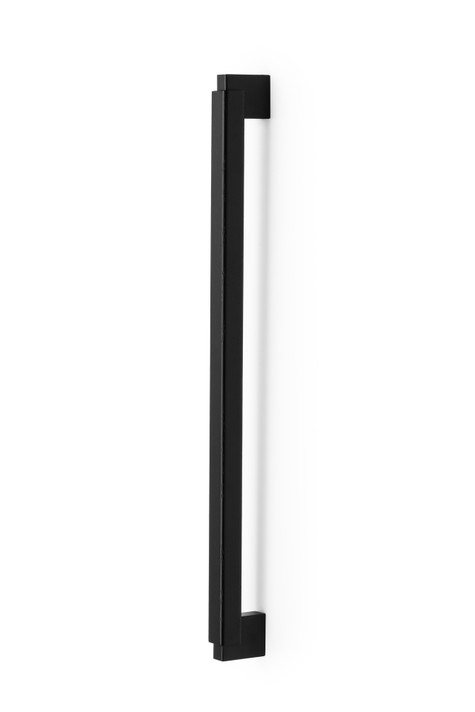 Présentation de la poignée "Duo Big" de Viefe dans ses différentes longueurs (entraxe 480 mm et 960 mm) et finitions de bois (chêne naturel, noyer, chêne laqué noir mat) avec le col en aluminium.