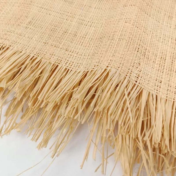 Tapis de raphia naturel tissé à la main en rouleau, vue d'ensemble