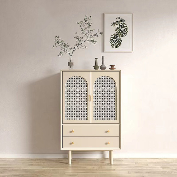 Armoire en rotin naturel fraîchement cannissé, projet DIY
