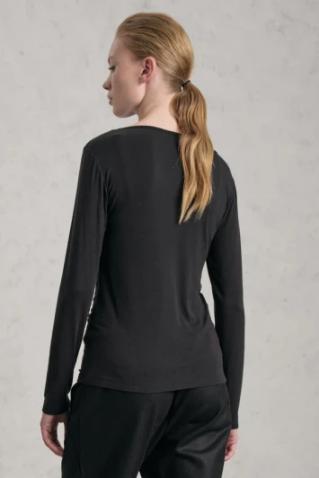 V-neck t-shirt in stretch modal jersey with viscose georgette collar edge
