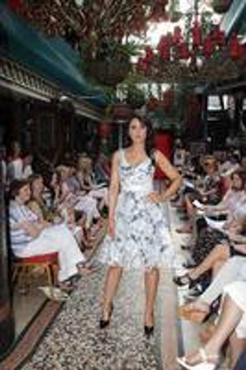 ​Boutique Fashion Show in Cafe en Seine 