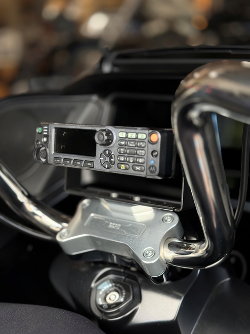 ROAD GLIDE POLICE | Top Clamp for Radio Head Unit or Stalker Display