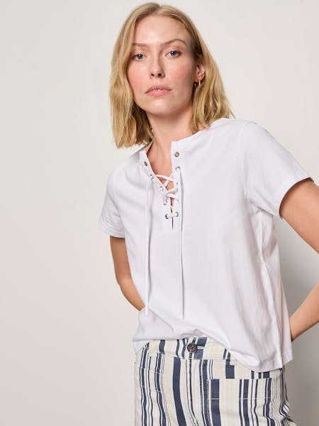 LACE UP TIMELESS TEE