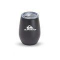 A drink cup in matte black with a clear lid and a logo printed on the front. Suitable for beverage use.