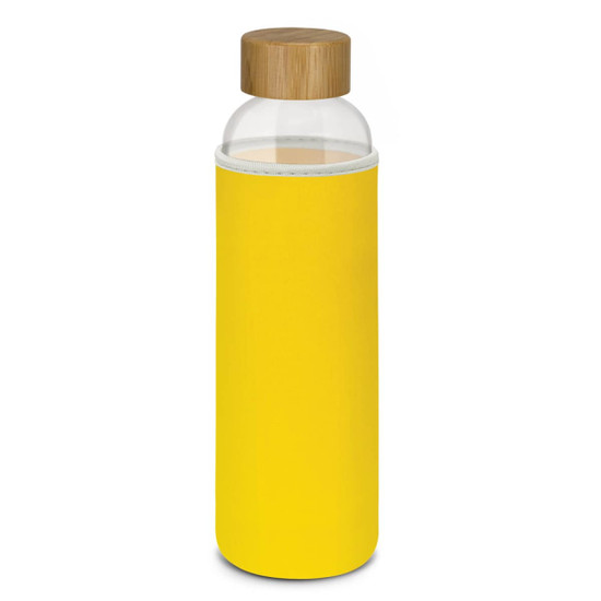 A drink bottle with a yellow neoprene sleeve and a bamboo lid, featuring a transparent glass body.