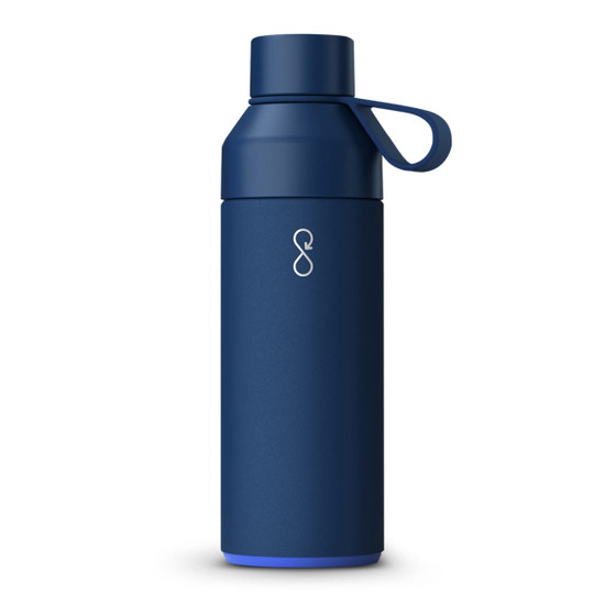 A drink bottle in dark blue with a screw-on lid and a carrying loop, featuring a logo.