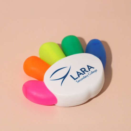 A highlighter shaped like a hand with pink, orange, green, blue, and yellow tips, featuring a logo on a white base.