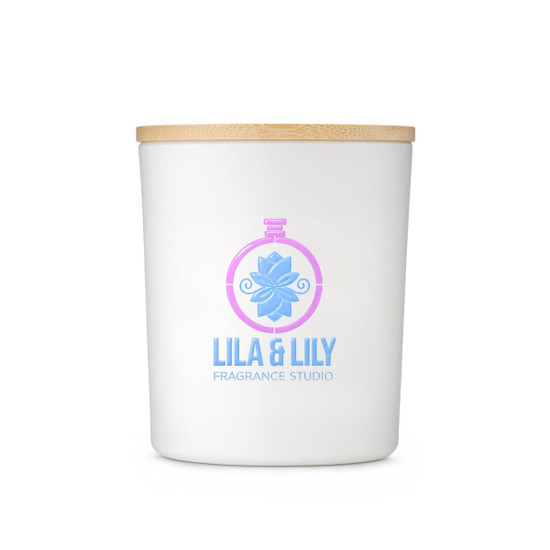 A large glass candle with a white exterior and a wooden lid, featuring a branding logo.