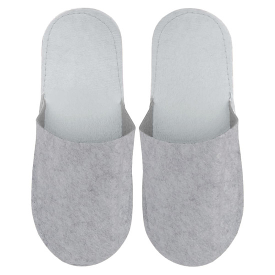 Felt slippers in light grey with a simple design and soft texture, featuring a logo on one slipper.