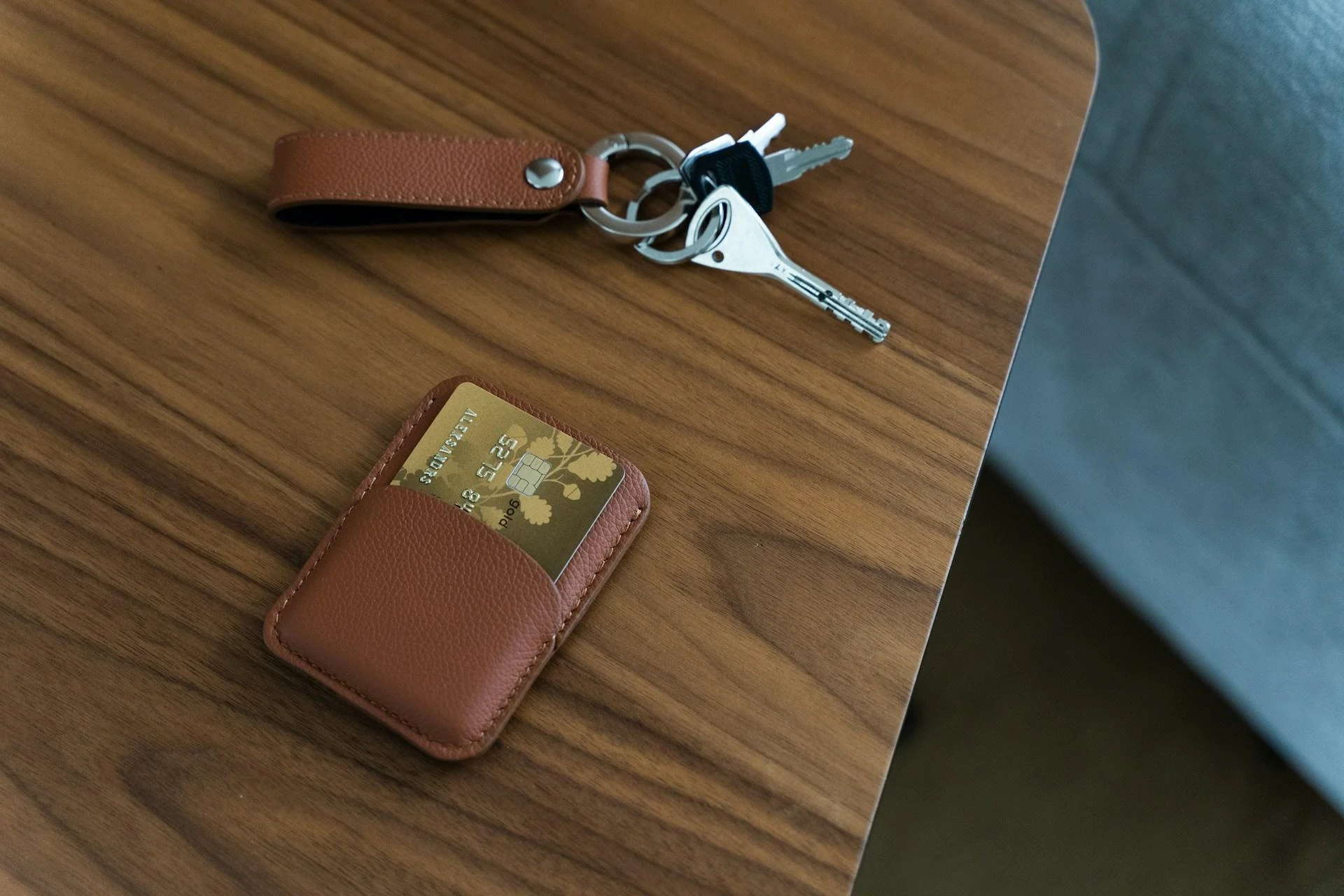 Common leather keepsakes include premium wallet, card keepers, and key rings
