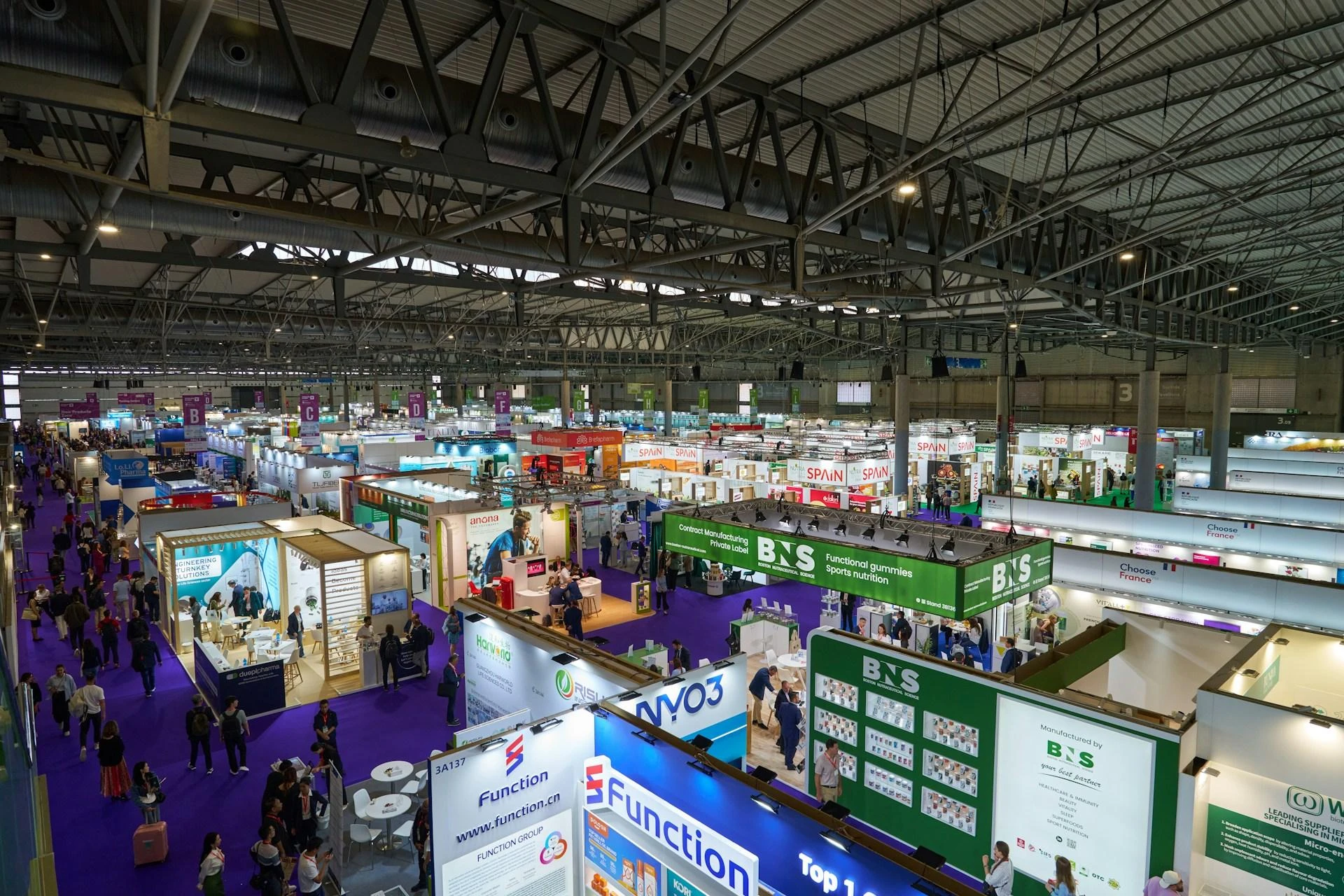 The best place to interact with your potential customers is your brand stand where you can encourage interaction and memory of your brand through promotional products