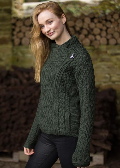 【 &amp;her 】Army Knit/Black Alps Boyfriend Cardigan – Women's Black Knit Sweater – Vuori