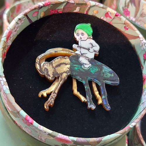 Erstwilde x May Gibbs :  Christmas beetle