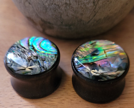 Pair Wood Organic Abalone Shell Inlay Hand Carved Ear Saddle Plugs Gauges 2g 0g 00g 1/2 jewelry earrings women gift black pretty blue purple