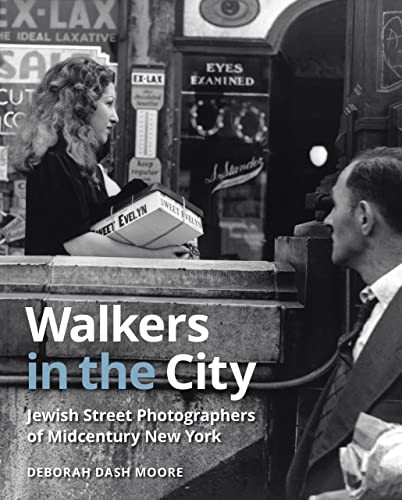 Walkers in the City: Jewish Street Photographers of Midcentury New York By Deborah Dash Moore - Hardcover