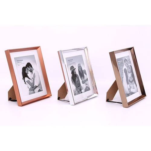 Plastic Aperture Frame from Country Baskets