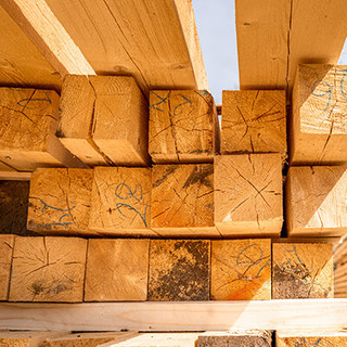 Blocks of Solid Wood Saw Blades to Cut Solid Wood