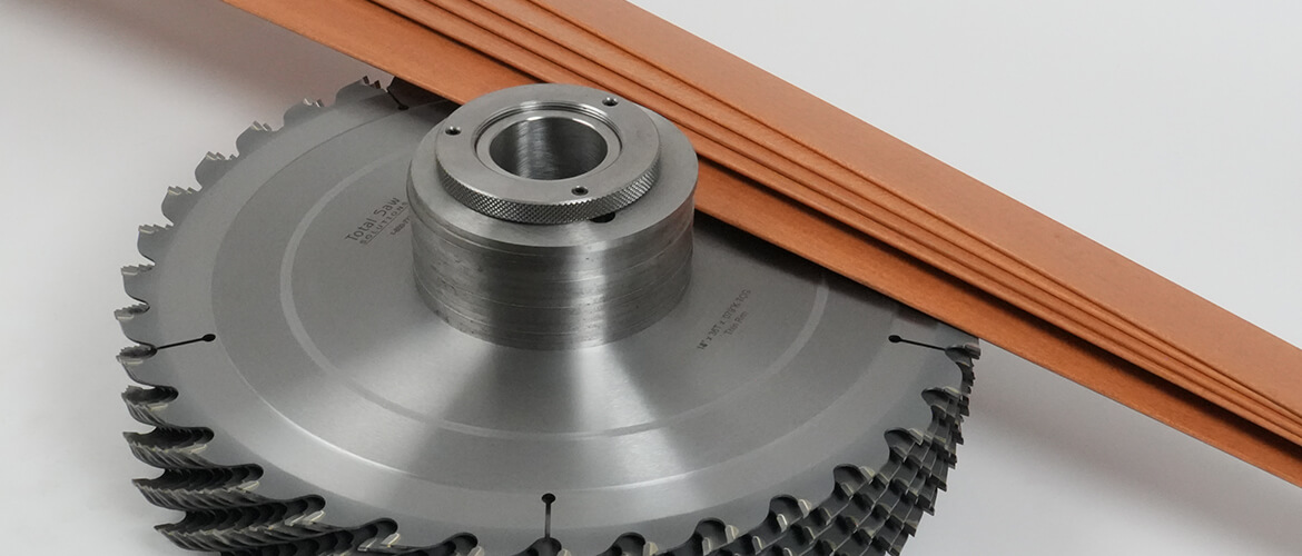 Thin rim blinds on top of saw blades