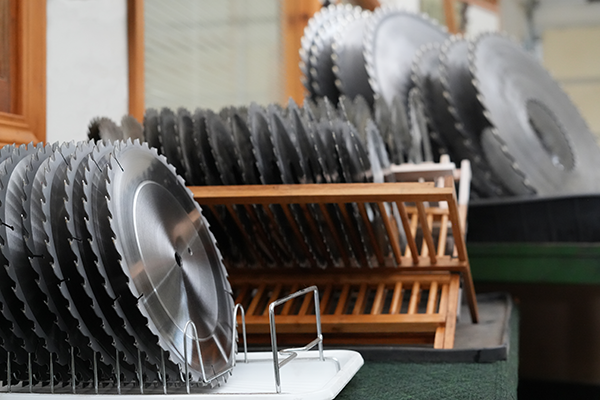 Thin rim saw blades in organizer. Thin Rim Saw Blades