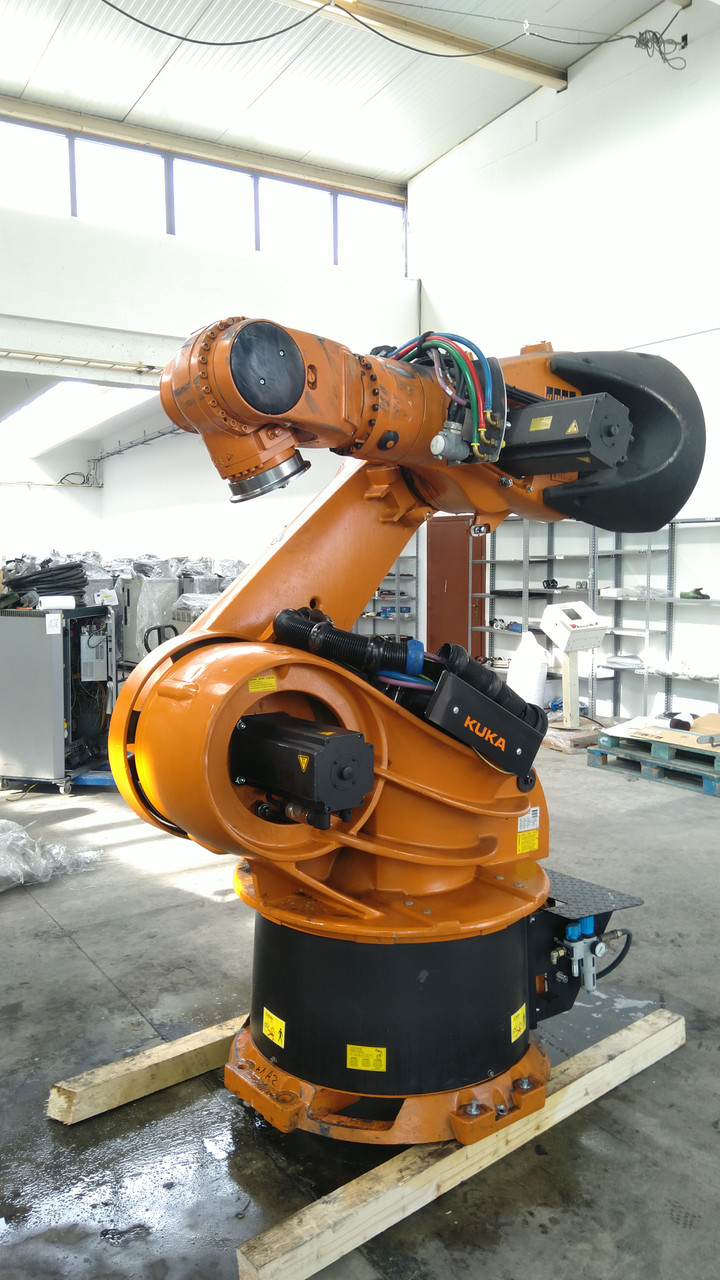 KUKA ROBOT KR360-1 2004 ED05 KCP2 